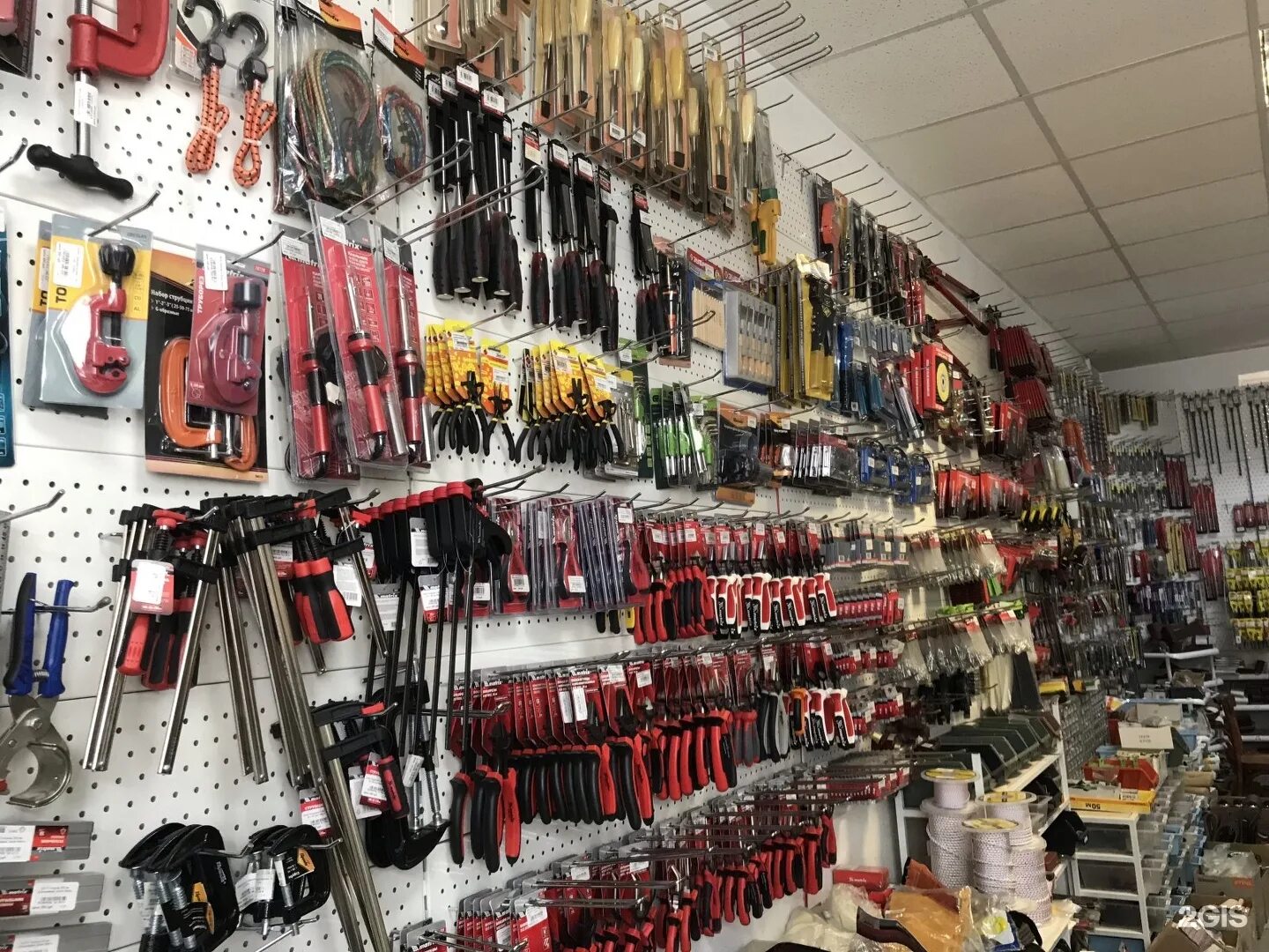 Магазин интструментов. Гипермаркет инструментов в москве. Большой магазин инструментов. Магазин инструментов рядом. Тракторная.