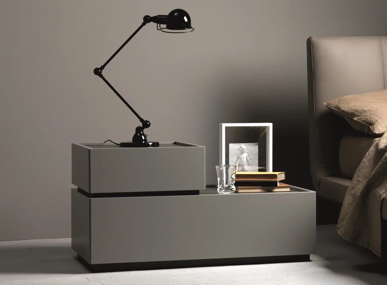 Тумба прикроватная майер браун 820. Тумба прикроватная майер браун 820. 28. Прикроватная тумбочка современный стиль. Тумба прикроватная onyx 2 ящика ns2/on.