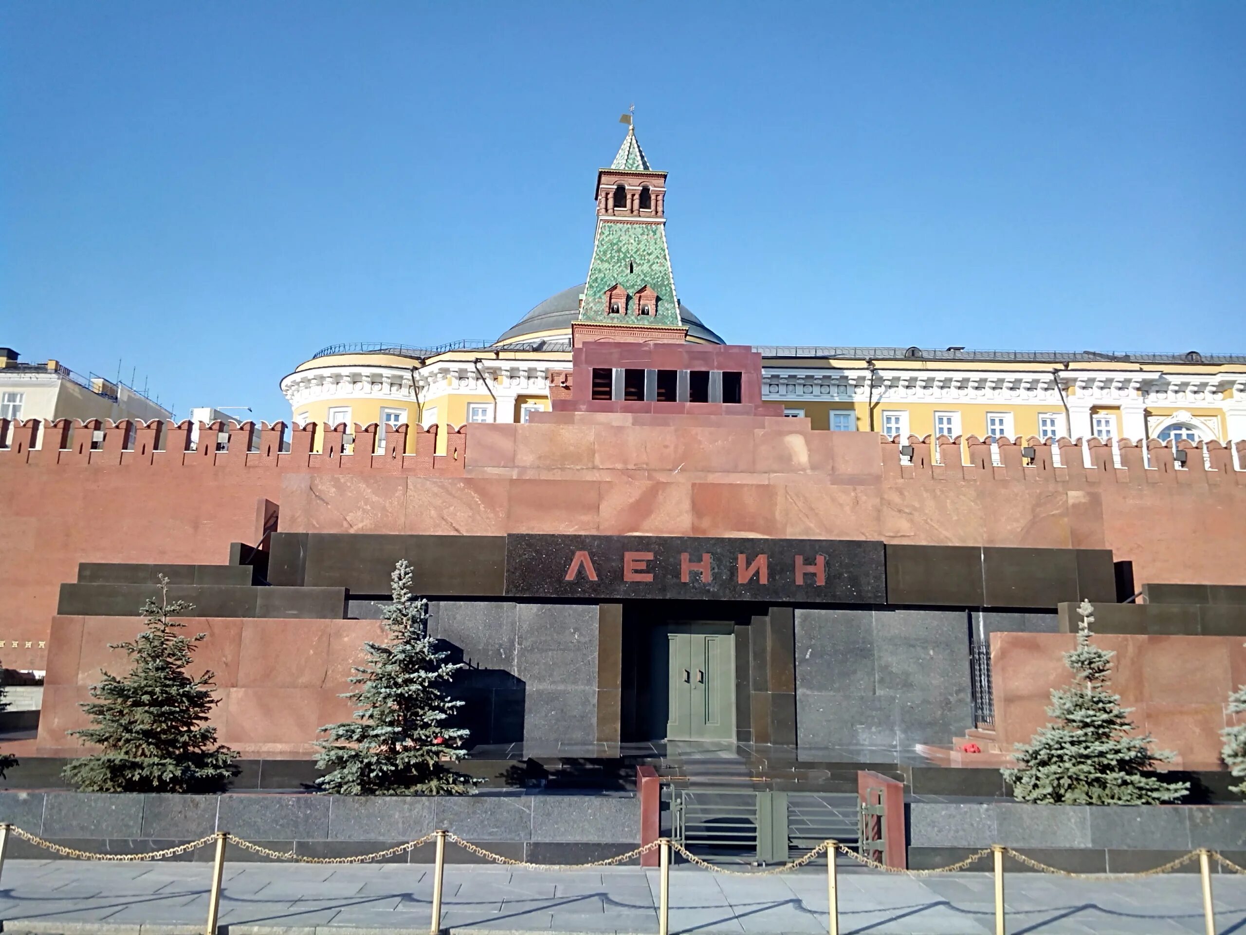 Автор мавзолея ленина. Московский мавзолей Ленина. Мавзолей Ленина 1953. Ленин на красной площади в мавзолее.