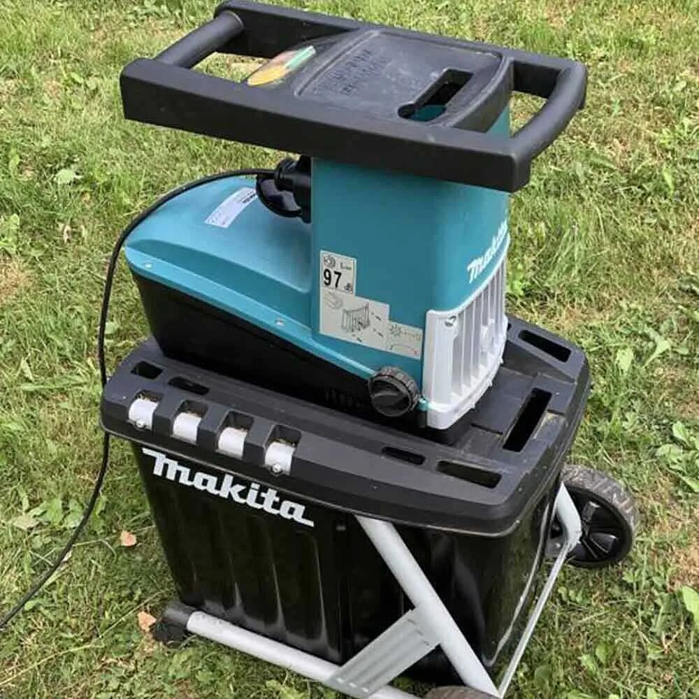 Макита уд 2500 садовый измельчитель. Измельчитель садовый для веток makita ud2500. Измельчитель веток макита ud2500. Измельчитель электрический makita ud2500, 2500 вт. Измельчитель садовый макита ud2500.