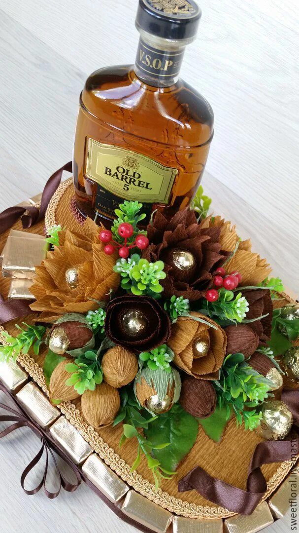 Букет с коньяком своими руками. Букет с коньяком своими руками. Букет с коньяком своими руками. Букет с коньяком и конфетами. Конфетный букет с коньяком.