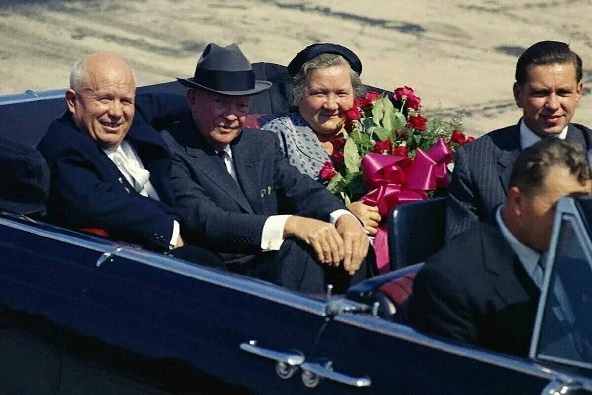 Кто из советских лидеров впервые посетил сша. Хрущёв в сша 1959. хрущев и эйзенхауэр в сша 1959. хрущев визит в сша 1959. первый визит хрущева в сша.