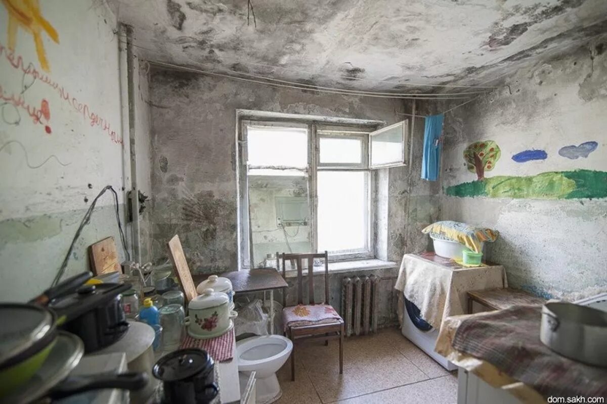 Есть в комнате плохо. Самая плохая квартира. квартира в плохом состоянии. квартира в ужасном состоянии. комната в плохом состоянии.