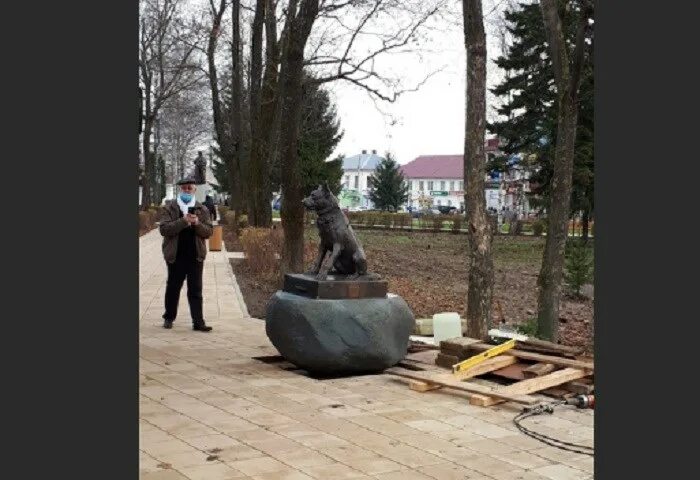 памятник нквд в ростове. бульвар жванецкого в одессе. памятник капустину и янову в ростове-на-дону. памятник на могиле жванецкого. в ростове установили памятник жванецкому.
