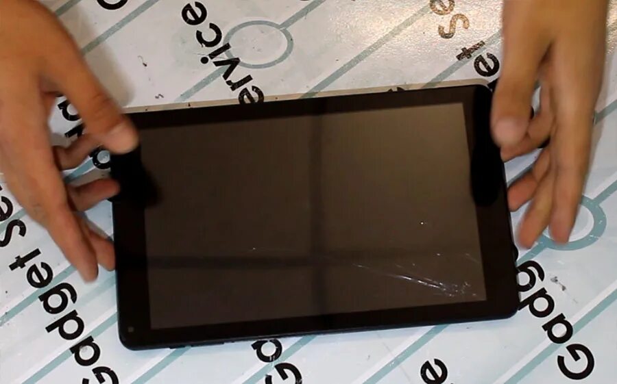 Сколько замена стекла планшета. Замена стекла на ноутбуке. Айпад тачскрин. Планшет треснул экран. Ipad 2.
