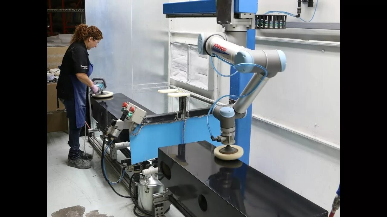 Robot for polishing the floor r34. Universal robots ur10 2017305154. робот-манипулятор ur10. универсальные роботы. автоматический робот для нанесения графических изображений.