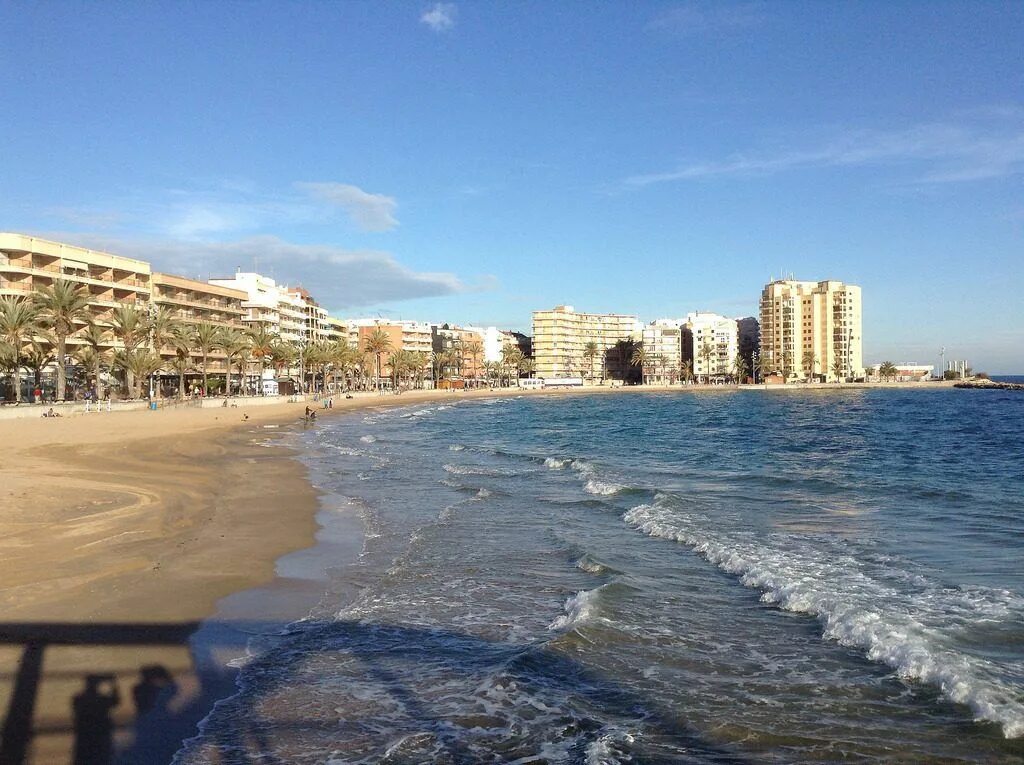 Пляж ла мата Торревьеха. Испания Аликанте Торревьеха. Город в Испании Torrevieja. Пляж ла мата Испания.