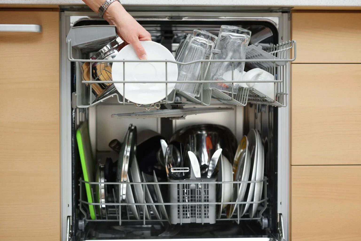 Как правильно загружать посудомоечную машину