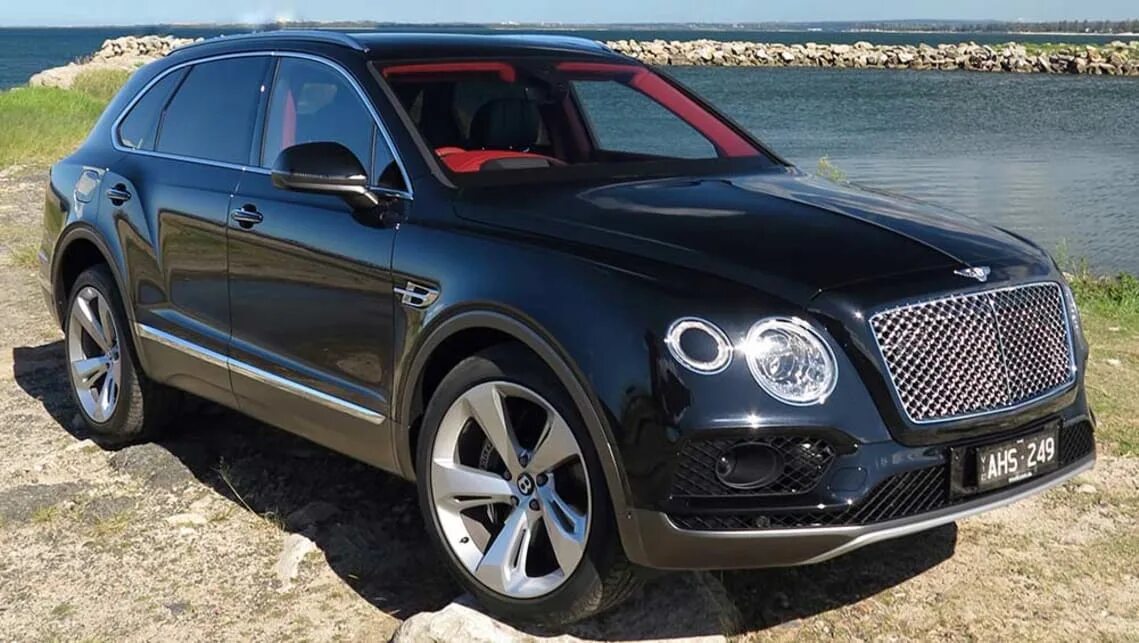 Бентли бентайга 2016. Bentley Bentayga 2016. Бентли Континенталь Бентайга. Bentley Bentayga Audi q7. Bentley Bentayga 2017 бежевый.