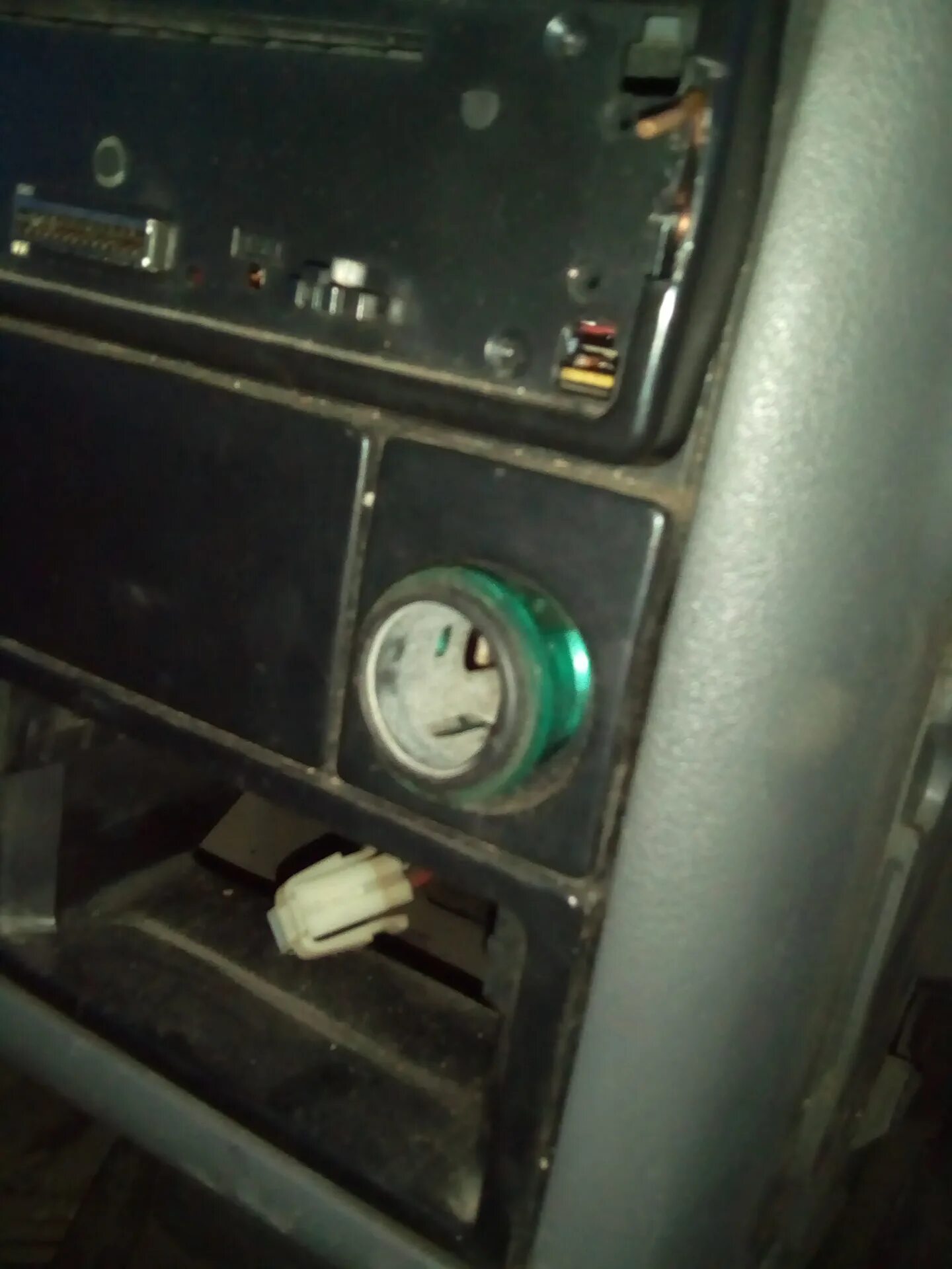 Зарядное устройство на 2USB вместо прикуривателя - Volkswagen Tiguan (1G), 2 л, 