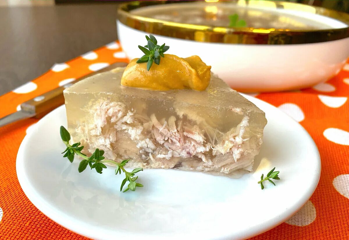 Чтобы холодец был прозрачным что добавить. Холодец куриный. холодец с курицей. королевский холодец. холодец узбекский.