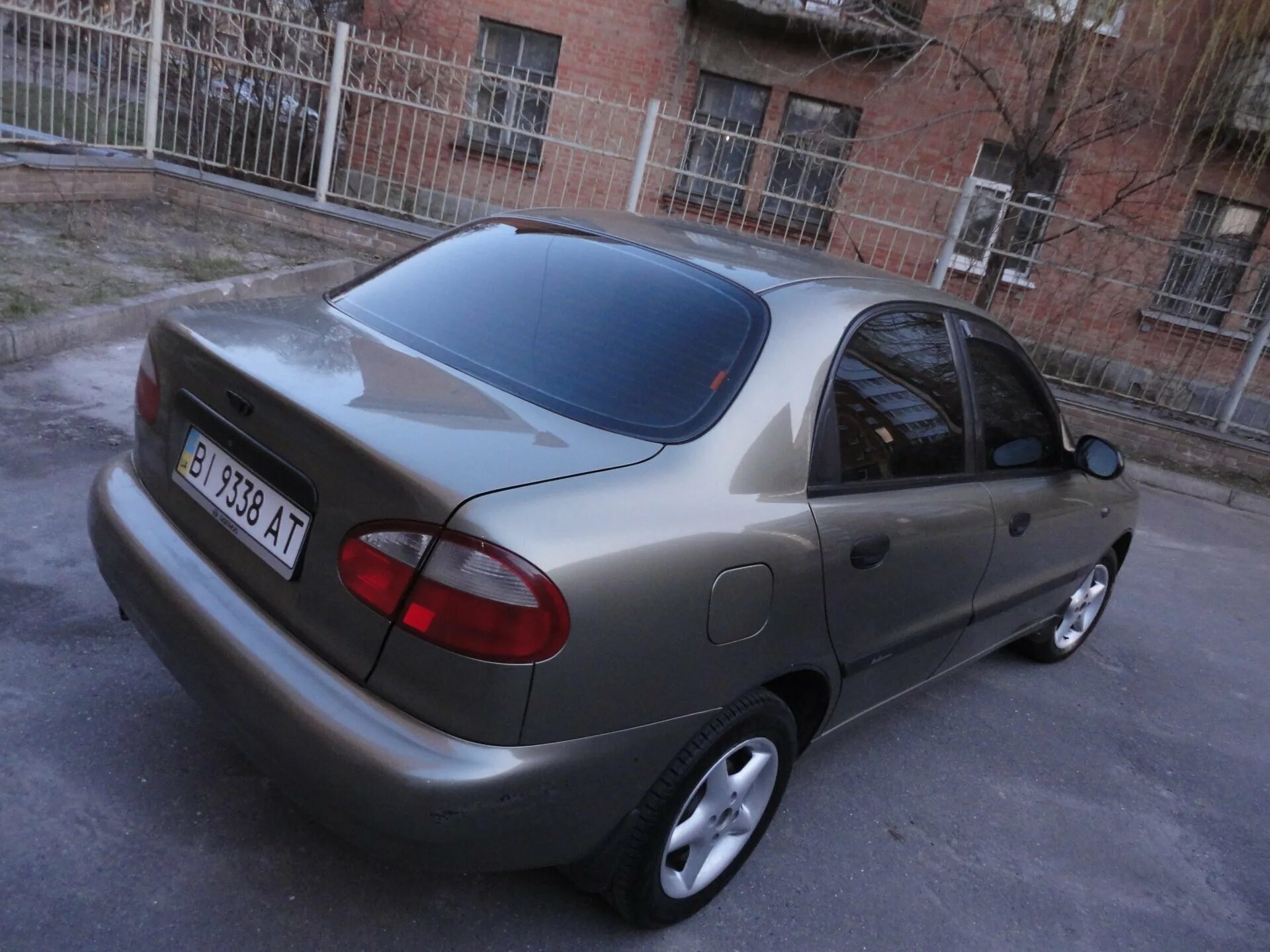 Купить ланос московской области. Daewoo lanos. Daewoo lanos 2. Дэу Ланос 1.5. Дэу Ланос 2006 года цвет кузова оливковый.