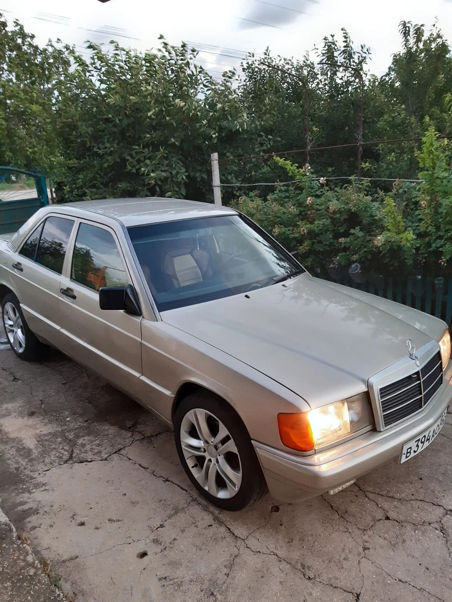 Мерседес 1990. Мерседес 1990 года 224. Мерседес до 1990 года. Mercedes 190 1990 года.