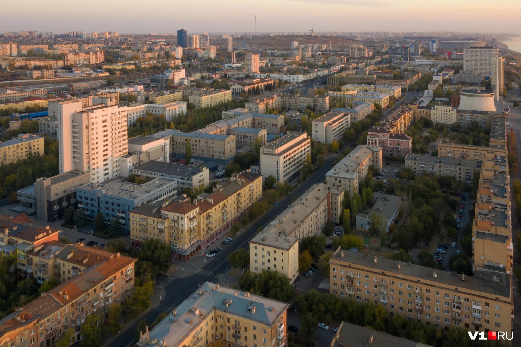 В центральном районе будет. Хабаровск вид сверху. Волгоград центр. Ночной тольятти центральный район. Центральная улица тольятти.