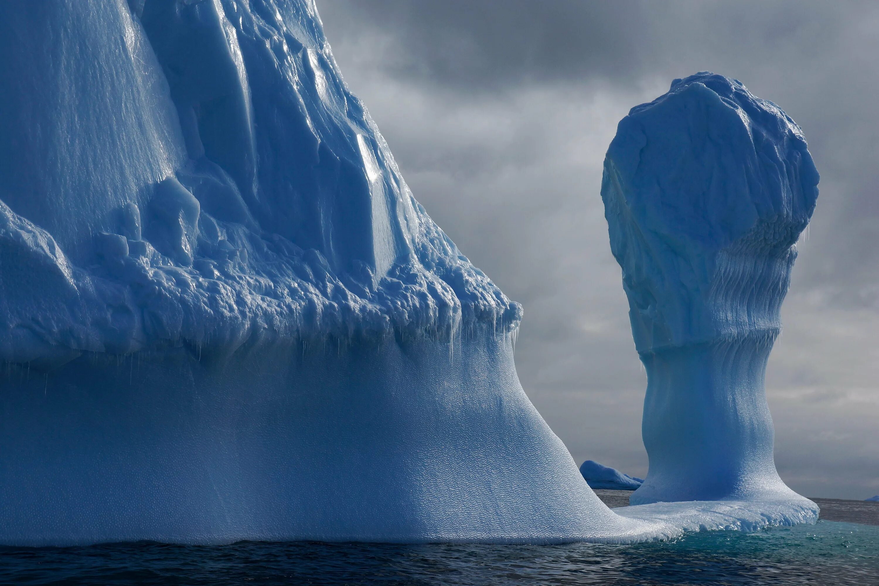 Айсберги Антарктиды. Китовая бухта Антарктида. Самый большой Айсберг в мире. Ледяной каньон Гренландия.