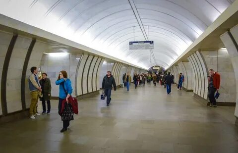 Серая станция метро
