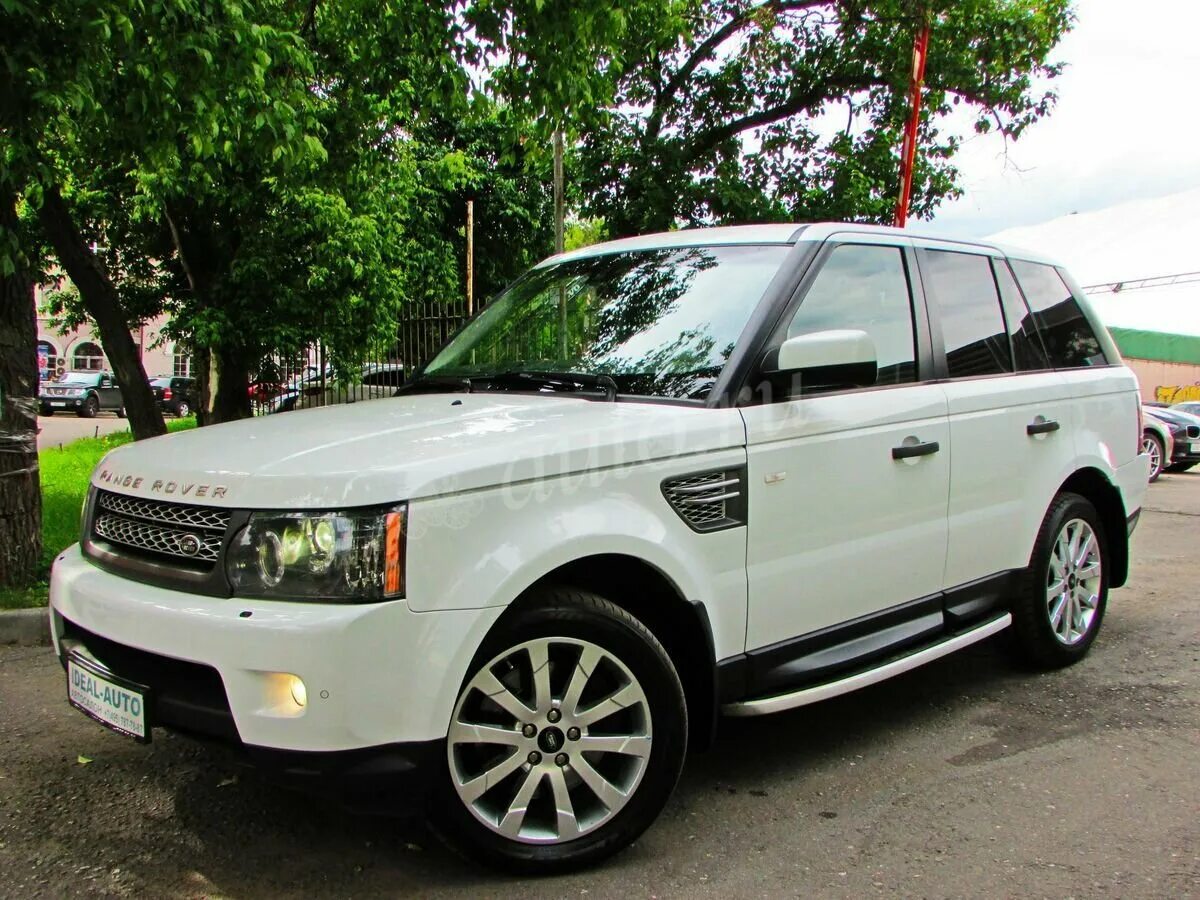 Купить ленд ровер цены. Рендж Ровер спорт 2009 белый. Land Rover Sport 2012. Range Rover Sport 2010 белый. Range Rover Sport 2012 белый.