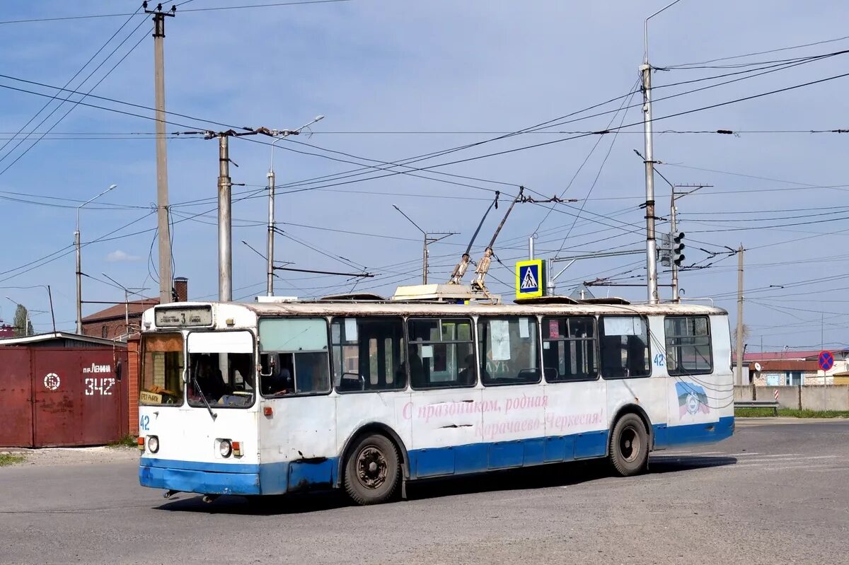 Троллейбус черкесск. ЗИУ-682в-013. ЗИУ 682 В Аргентине. Троллейбус ЗИУ-682в-013. Черкесск троллейбус.