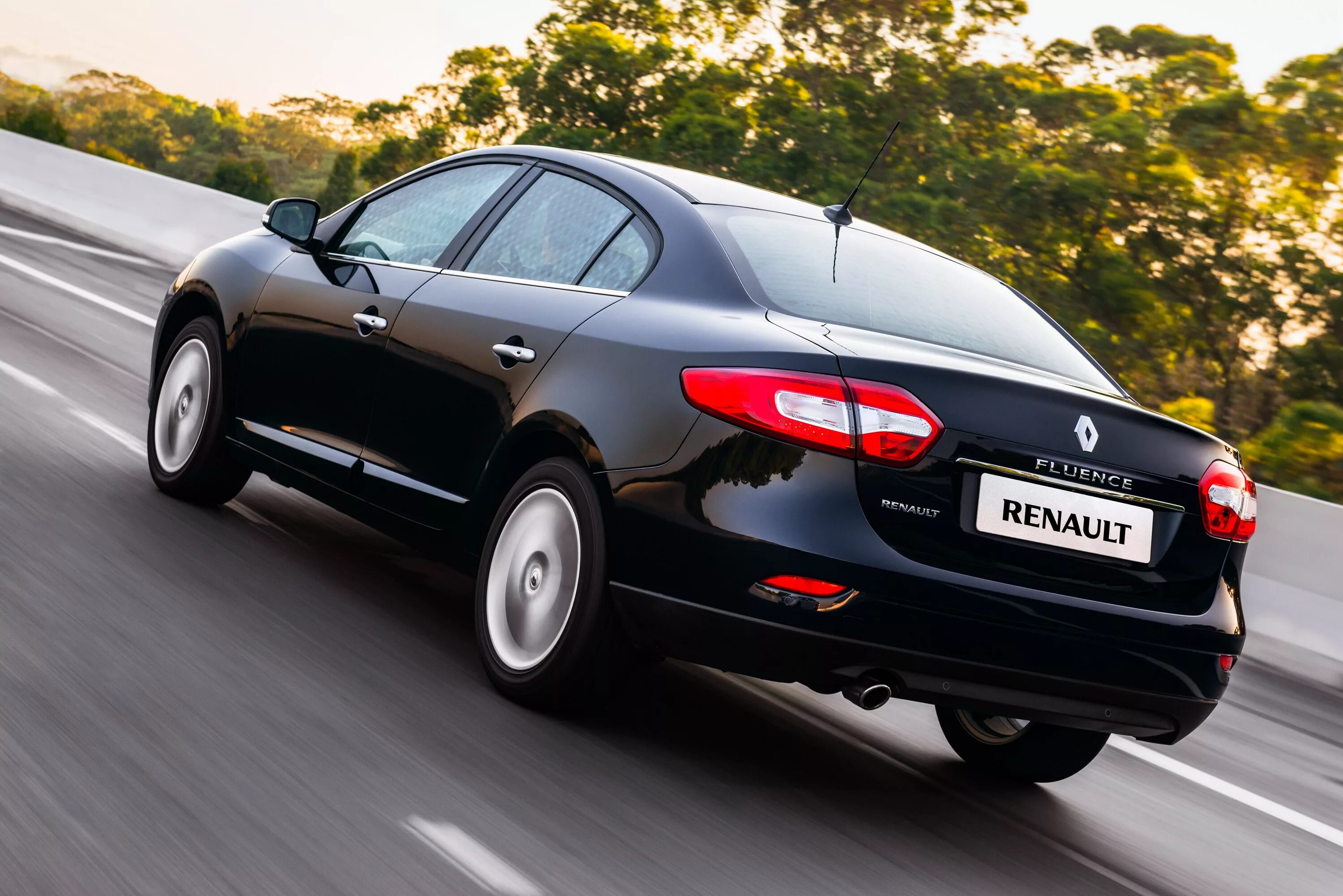 Renault флюенс. Renault Fluence. Renault Fluence 2016. Рено Флюенс 2023 года. Рено Флюенс 2014.