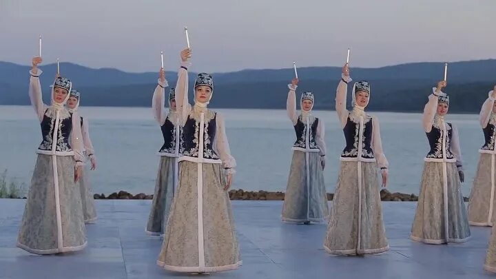 Танец звон. Спектакль танцы. Танцтеатр "звон". Танец звон. Танец тувинский саяны.