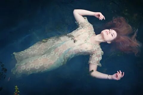 В воду в одежде