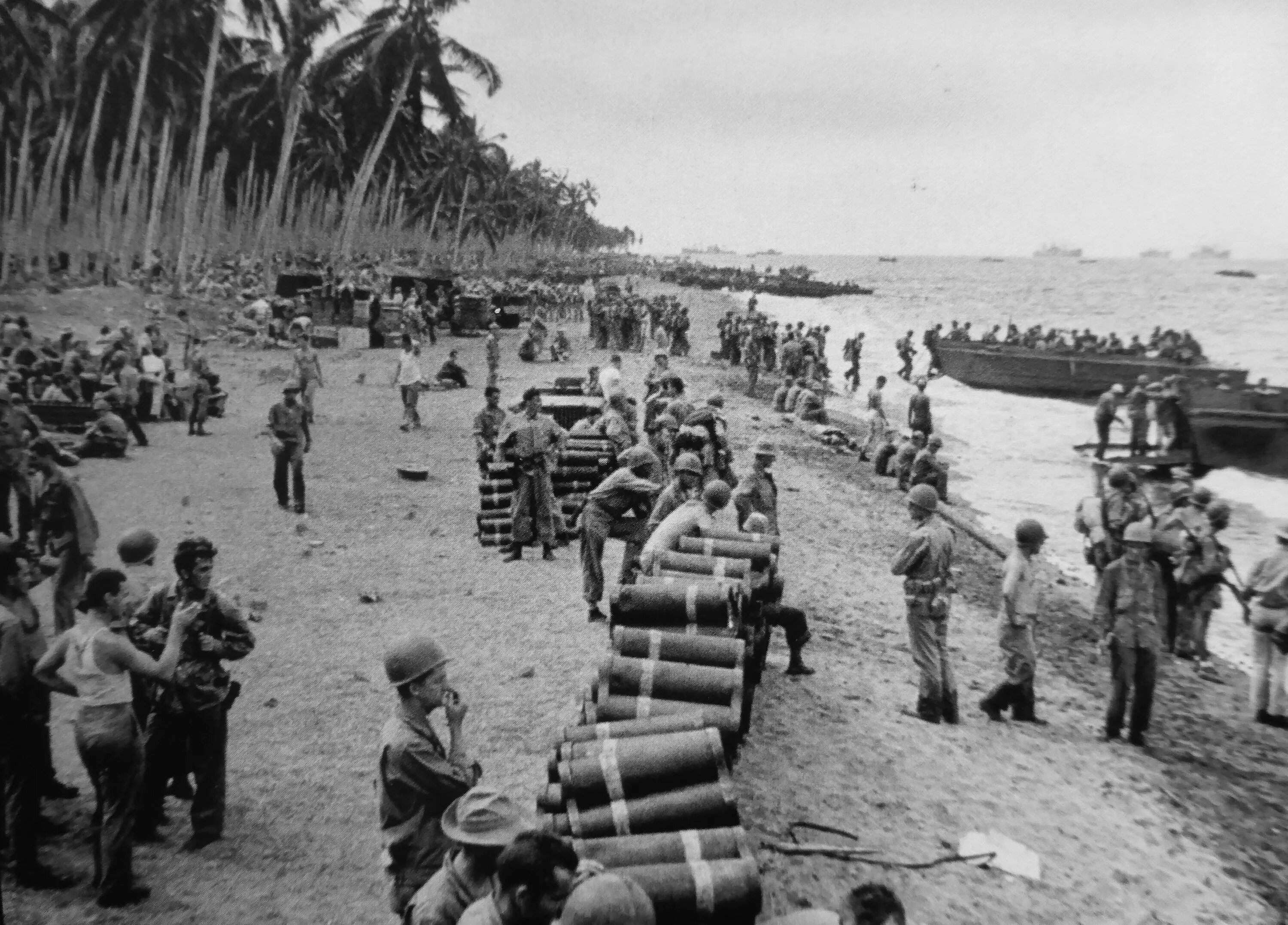 Острове во время второй. Битва за Соломоновы острова 1942. Гуадалканал битва Банзай атака. Остров Гуадалканал вторая мировая.