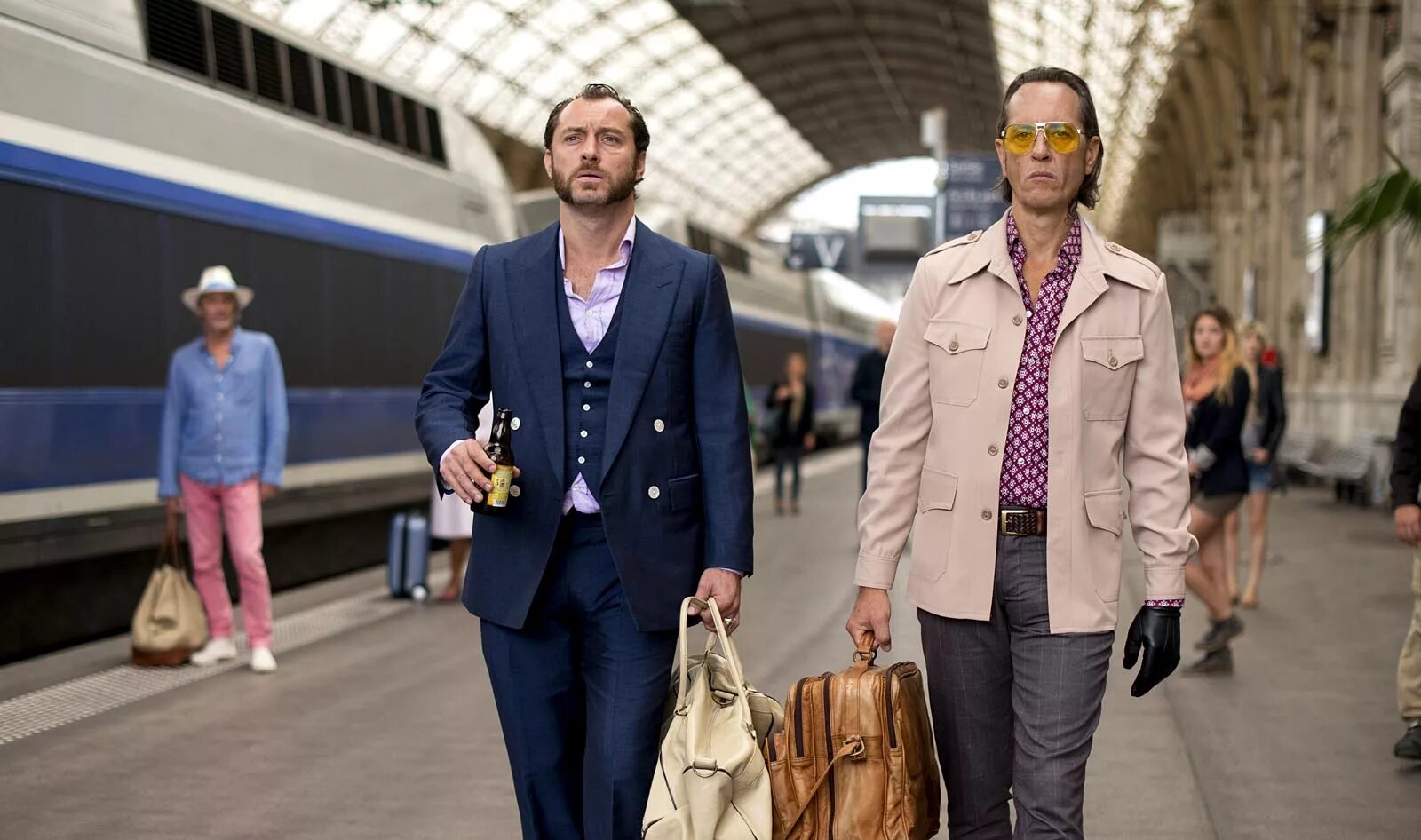 Джуд лоу дом хемингуэй. Дом хемингуэй. Дом хемингуэй. Керри кондон дом хемингуэй. Дом хемингуэй фильм.