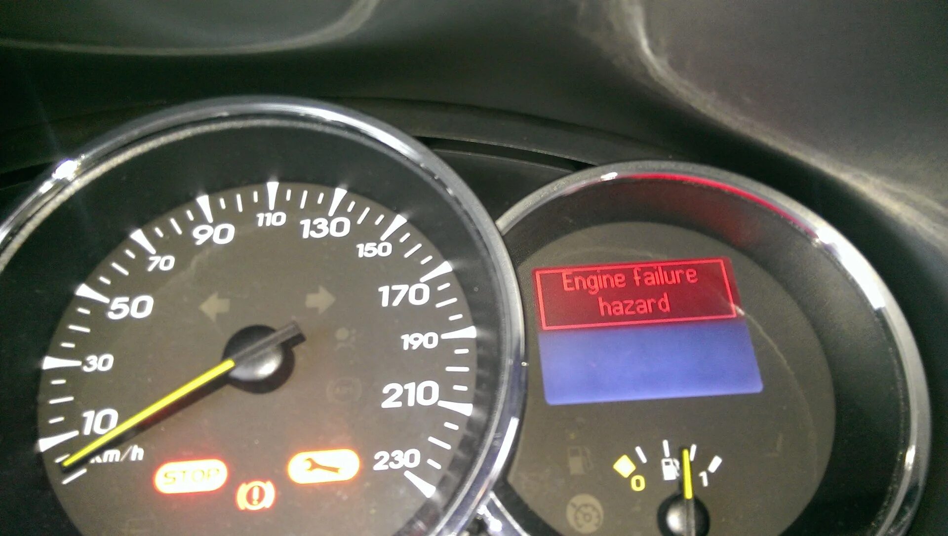 Ошибка hazard engine. Electronic fault рено меган 2. ошибка engine failure hazard меган 3.