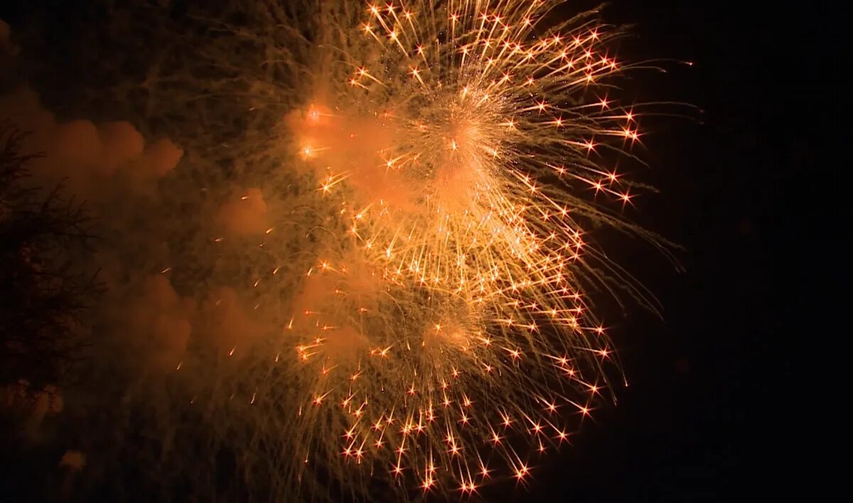 Петропавловская крепость салют. Салют 9 мая в санкт петербурге. Салют победы 2022 в санкт-петербурге. Салют в санкт петербурге на день города. С праздником 9 мая.