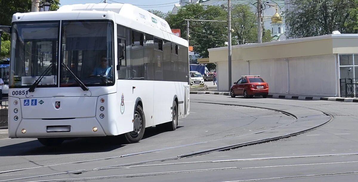 Автобус ростов курганинск. 77 Автобус Ростов-на-Дону. 65 Автобус Ростов. Автобус 7 Ростов на Дону. Транспорт Ростов Театральная.