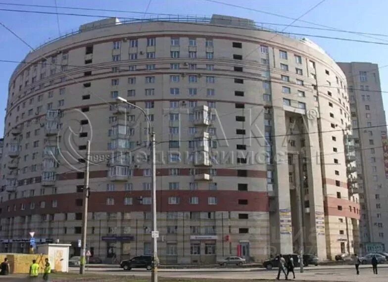 Комендантская площадь 8 санкт-петербург. Полукруглый многоквартирный дом. Комендантская площадь санкт-петербург дом 8. Комендантская пл 8. Комендантская площадь санкт-петербург.