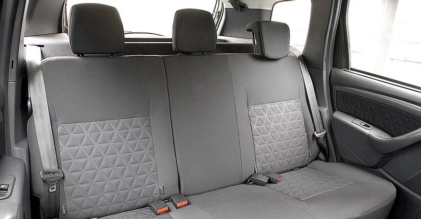 Рено дастер 2012 сиденья задние. Renault duster 2 2022 заднее сидение. Рено дастер заднее сиденье. Как снять заднее сиденье на рено дастер. Рено дастер заднее сиденье.