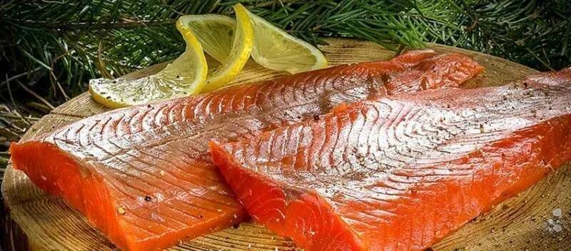 Как вкусно засолить красную рыбу дома