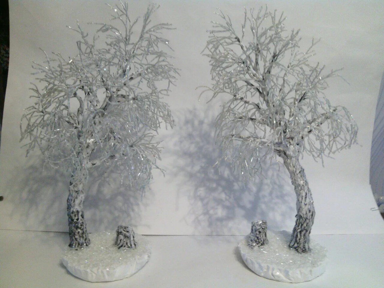 зимнее дерево из бисера своими руками. снежное дерево из бисера. зимнее дерево из стекляруса. зимнее дерево из бисера своими руками. зимние бисерные деревья.