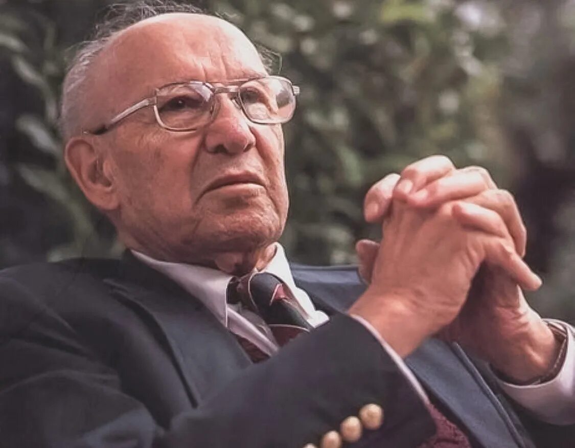 Друкер менеджмент. Пи́тер фердина́нд дру́кер. Питер друкер практика менеджмента. Питер фердинанд друкер менеджмент. Питер друкер.