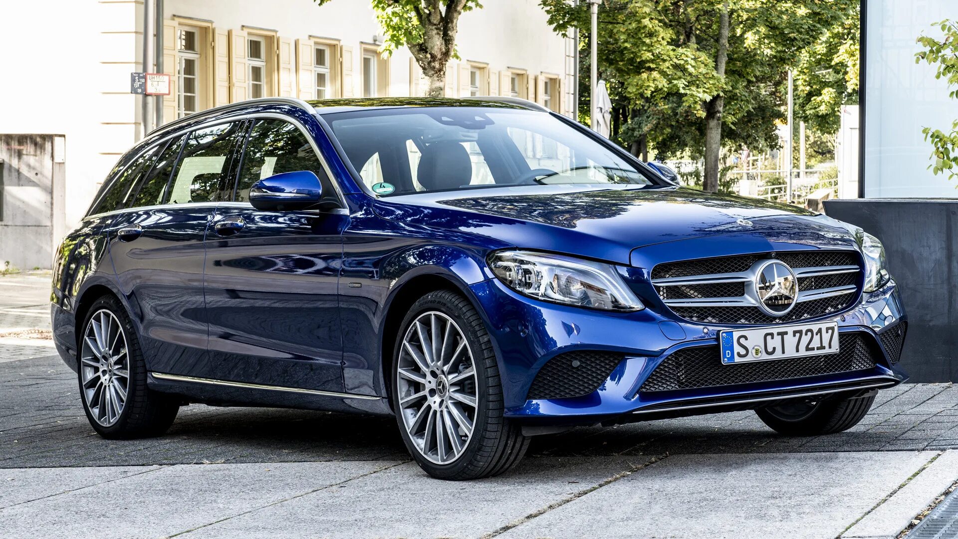 Mercedes hybrid. Mercedes c300 Hybrid. Mercedes w205 Wagon. Mercedes Benz c class Station Wagon 2019. Мерседес е класс 2018 Hybrid.