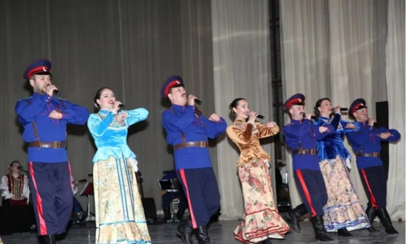 Выступление ансамбля продолжалось 1 час 44