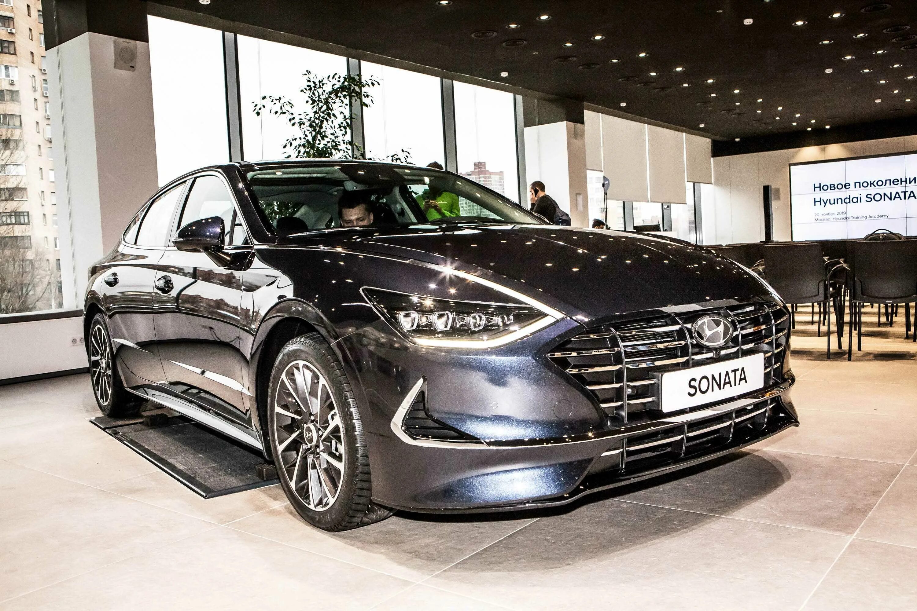 Машина за 5 рублей. Hyundai Sonata 8. Хендай Соната 8 поколения. Hyundai Sonata 1 поколение. Хундай Саната 8 поколения.