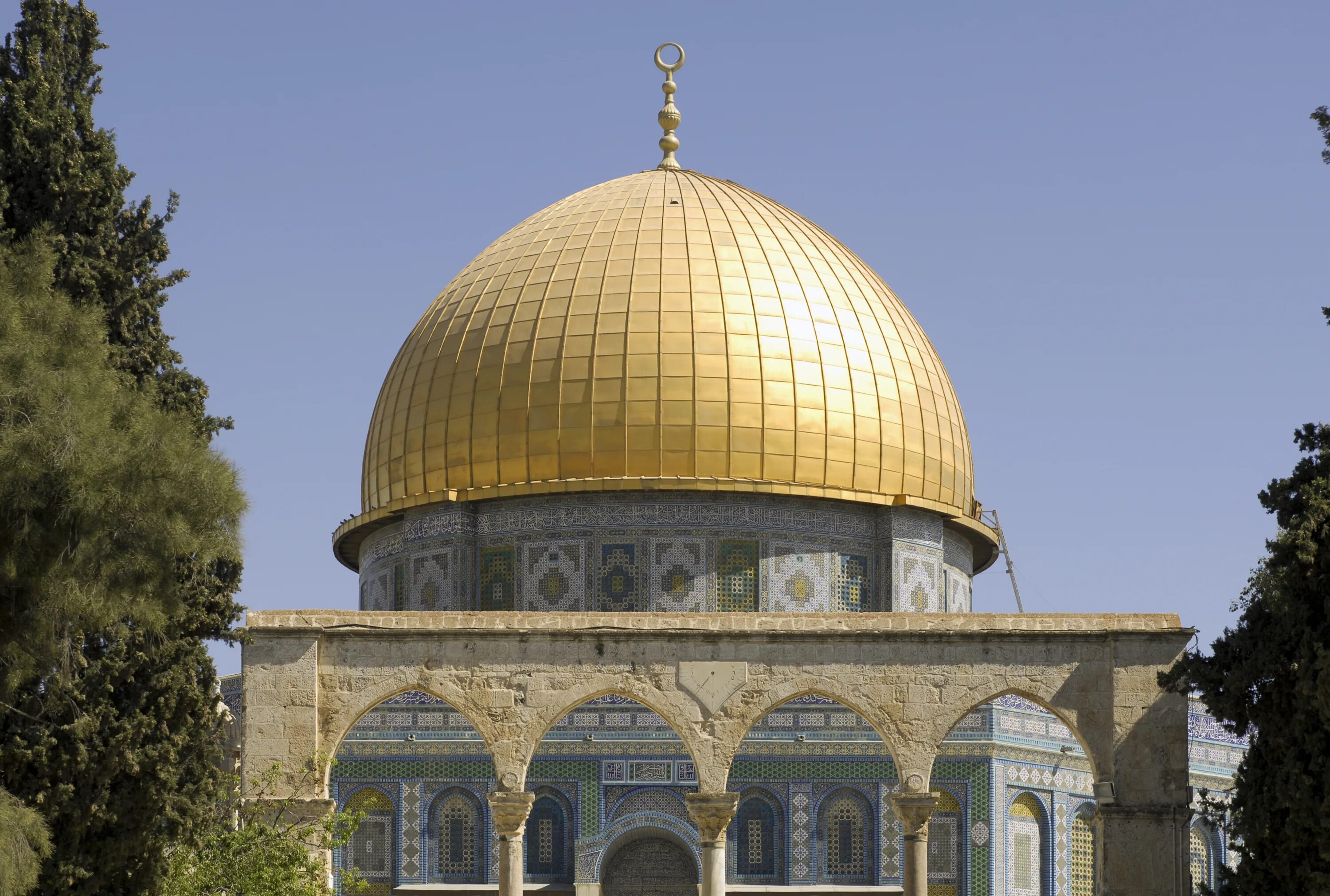 Иудаизм мечеть. Иудаизм мечеть. Иудаизм мечеть. Мечеть куббат ас-сахра в иерусалиме. Грузия синагога мечеть храм.