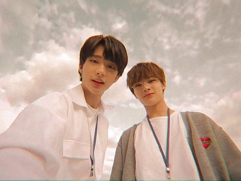 Хван хёнджин. Чонин и минхо stray kids. Хенджин stray kids. Сынмин и хенджин. Хенджин и т и 18.