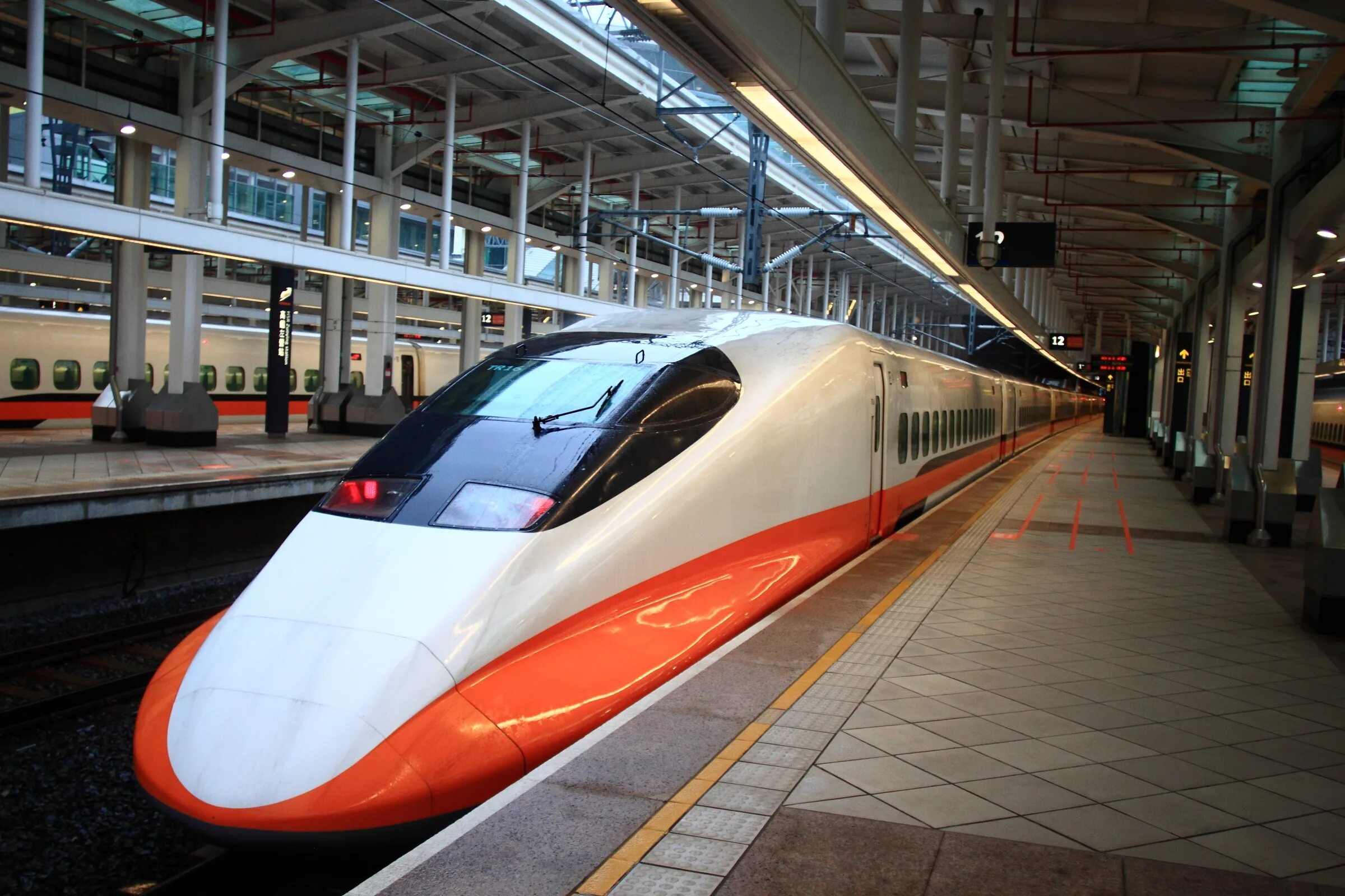 Современные железные дороги. Скоростной поезд Синкансен. Высокоскоростные поезда Япония, Shinkansen. Синкансен скорость поезда. Скоростной поезд Токио.