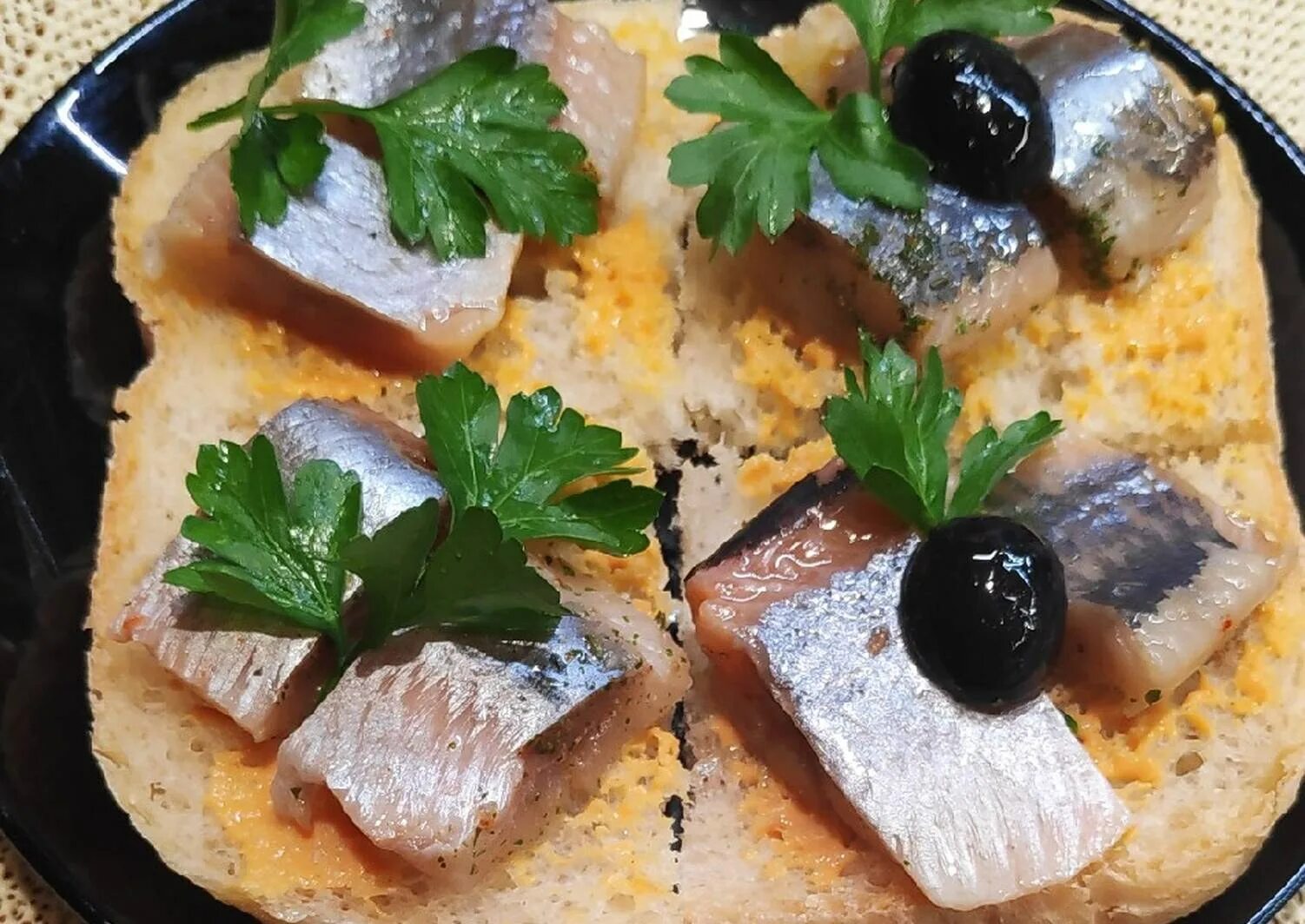 Бутерброды с крилем. Тарталетки с антарктик криль. Закуска с крабовым мясом. Бутерброды с креветками. Бутерброды с санта бремор.