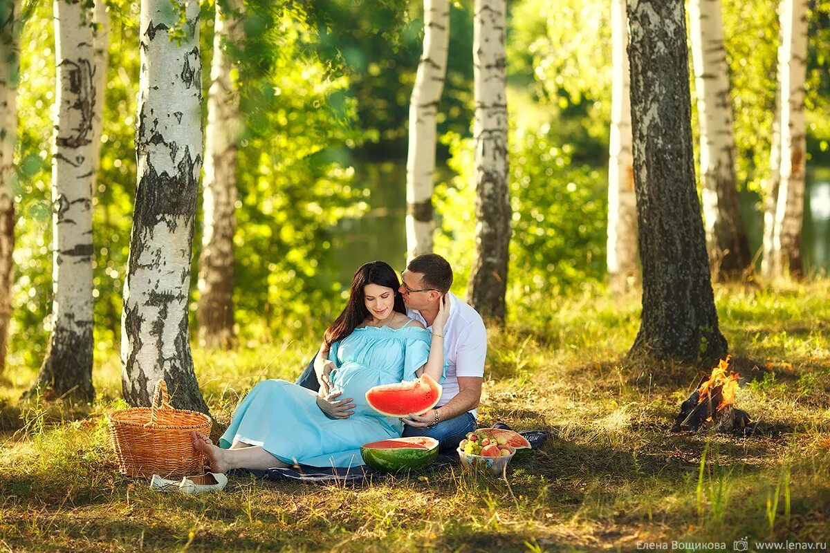 Пикник с мужем. Фотосессия беременных на природе. Фотосессия беременности на природе. Семейная фотосессия на природе. Пикник с семьей на природе.