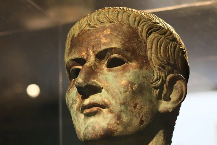 Калигула caligula. Калигула портрет. голова калигулы. калигула бюст. калигула в детстве.