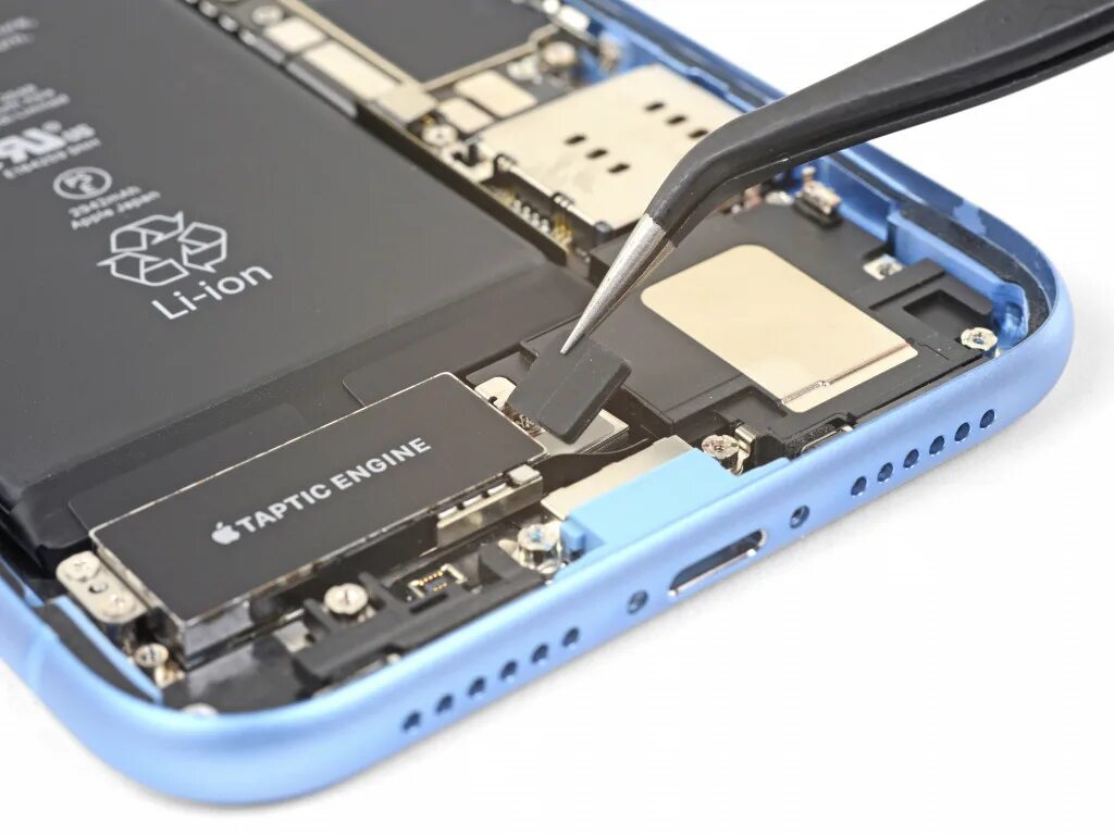 Сколько поменять аккумулятор на айфон 12. Аккумулятор для iphone xr. батарейка iphone xr. таптик энджин iphone xr. замена аккумулятора iphone xr.