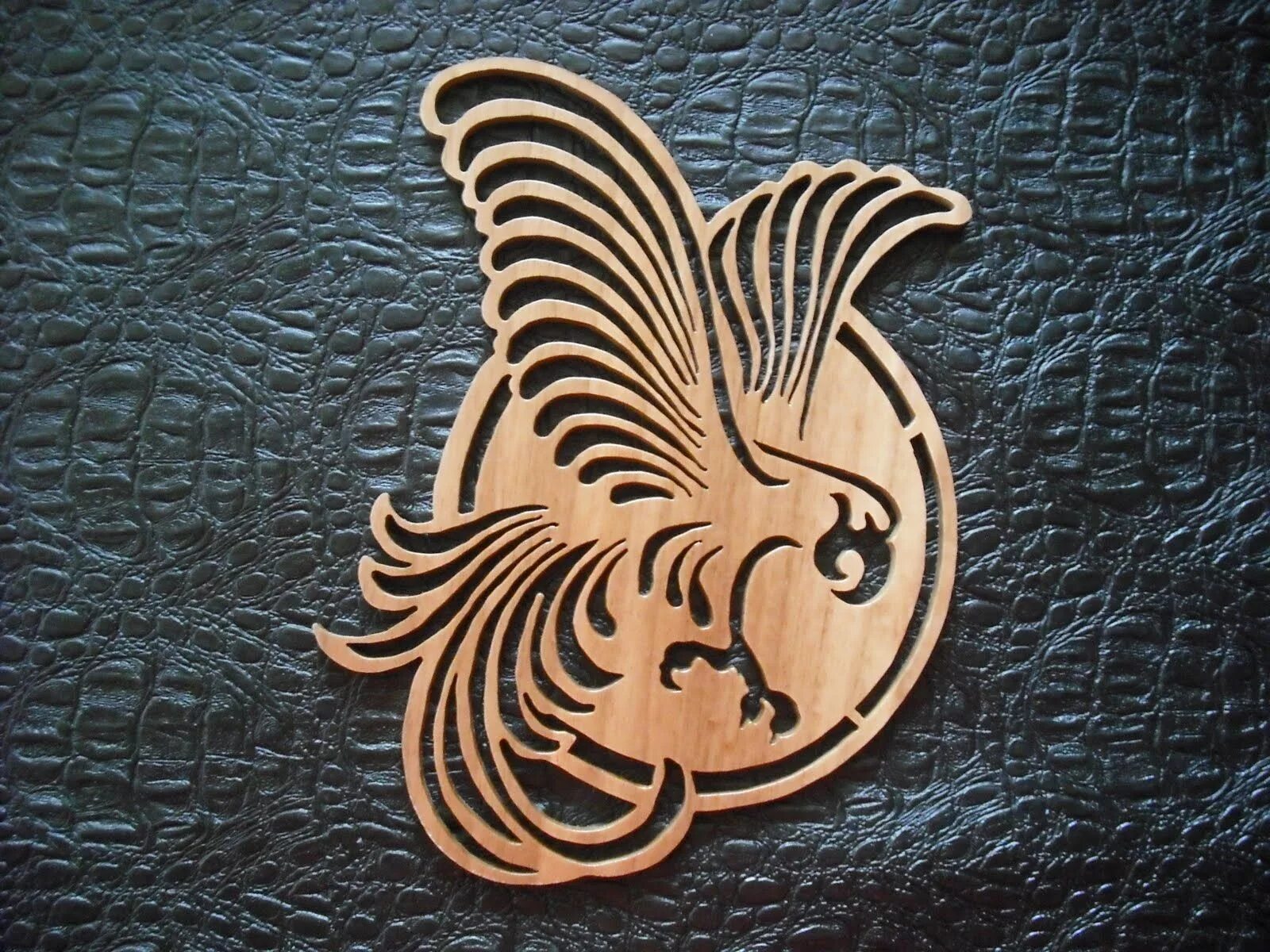 Выпиливание лобзиком. Вырезать из фанеры. Деревянное сердечко. Изделия из фанеры. Прорезная пропильная резьба по дереву.