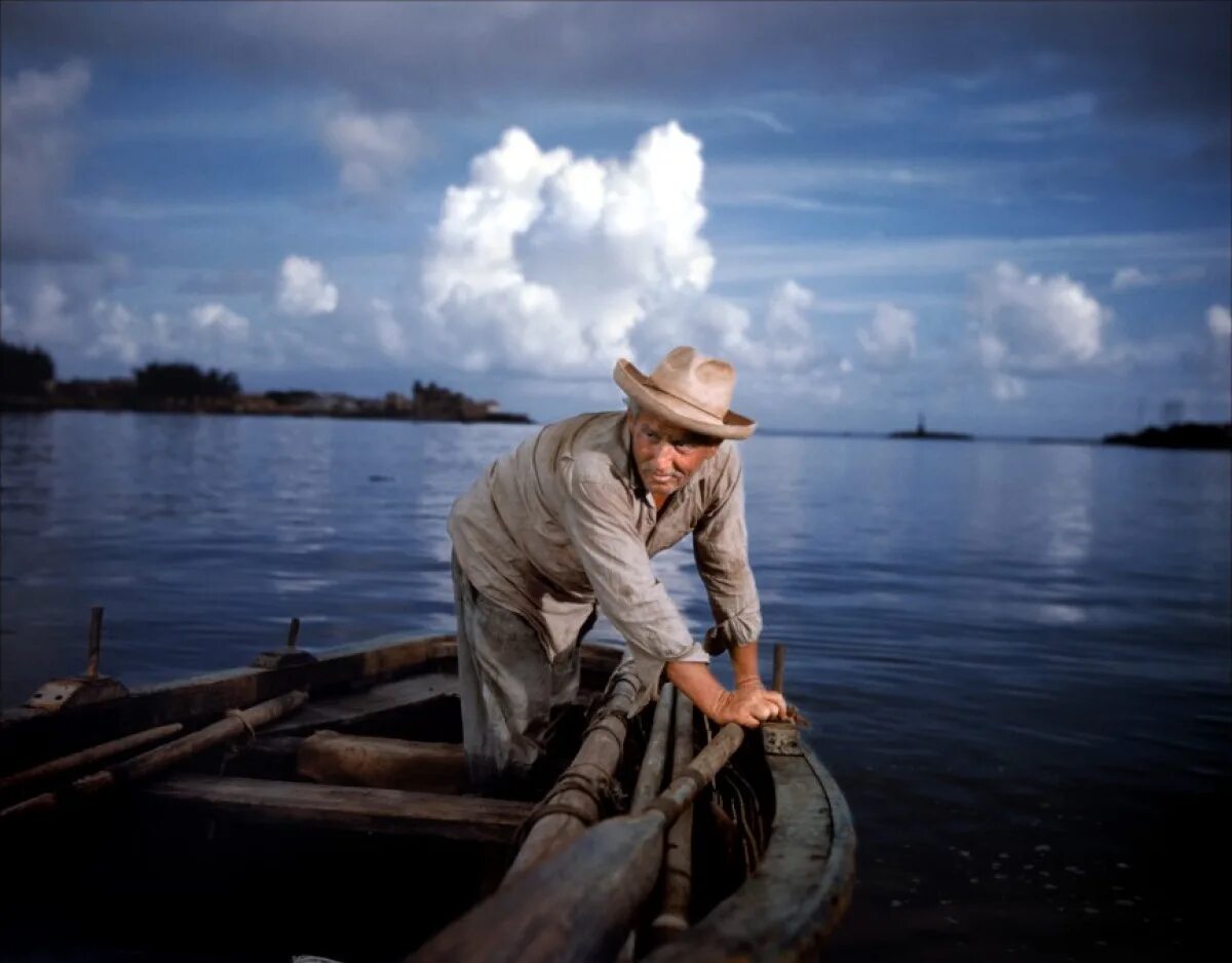 Старик и море человек и природа. Спенсер Трейси старик и море. Старик и море 1958.