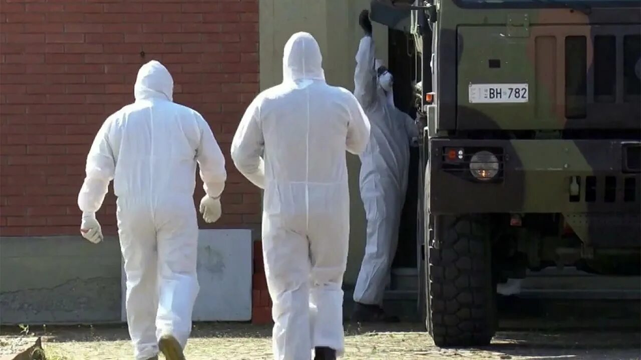 Гуманитарная помощь самолет. Военно-транспортная авиация 2020. Рхбз в италии. Российские медики в италии. Россия италия коронавирус.