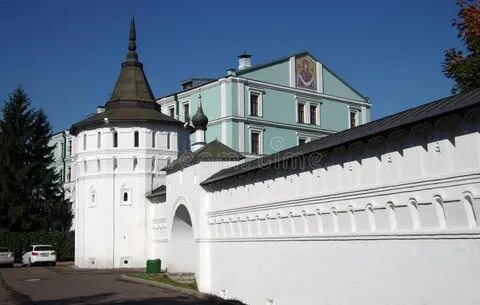 Белая башня монастыря