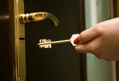 Ключи от входной двери в квартиру